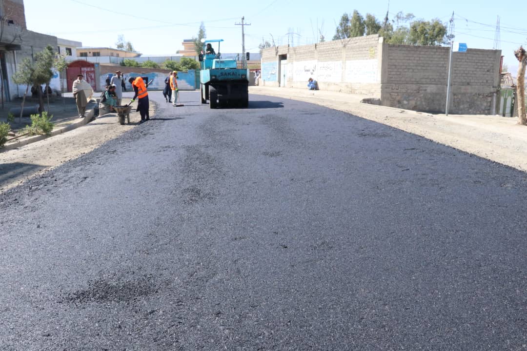 د دارالمعلمين سرک کارونه