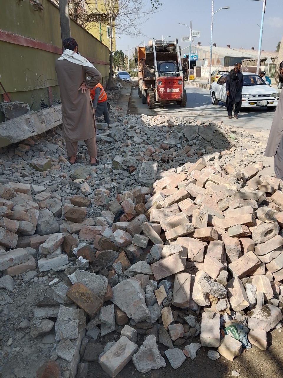 پلو لارو پاکونه